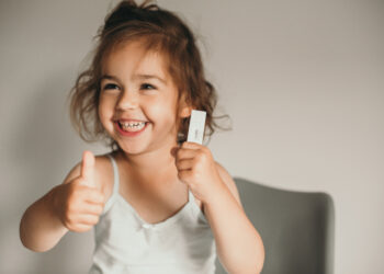 shutterstock 2017590608 350x250 - Aktuelle Entwicklungen und Forschung zu COVID-19 bei Kindern