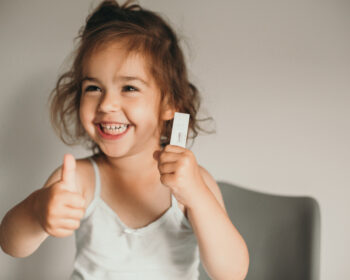 shutterstock 2017590608 350x280 - Aktuelle Entwicklungen und Forschung zu COVID-19 bei Kindern