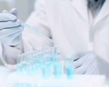 shutterstock 2146966587 350x280 - Post-Vac-Debatte: Wissenschaftliche Fakten