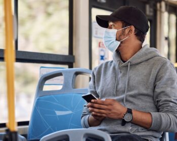 shutterstock 2389539529 350x280 - COVID im Alltag 2025: Wann Masken noch sinnvoll sind